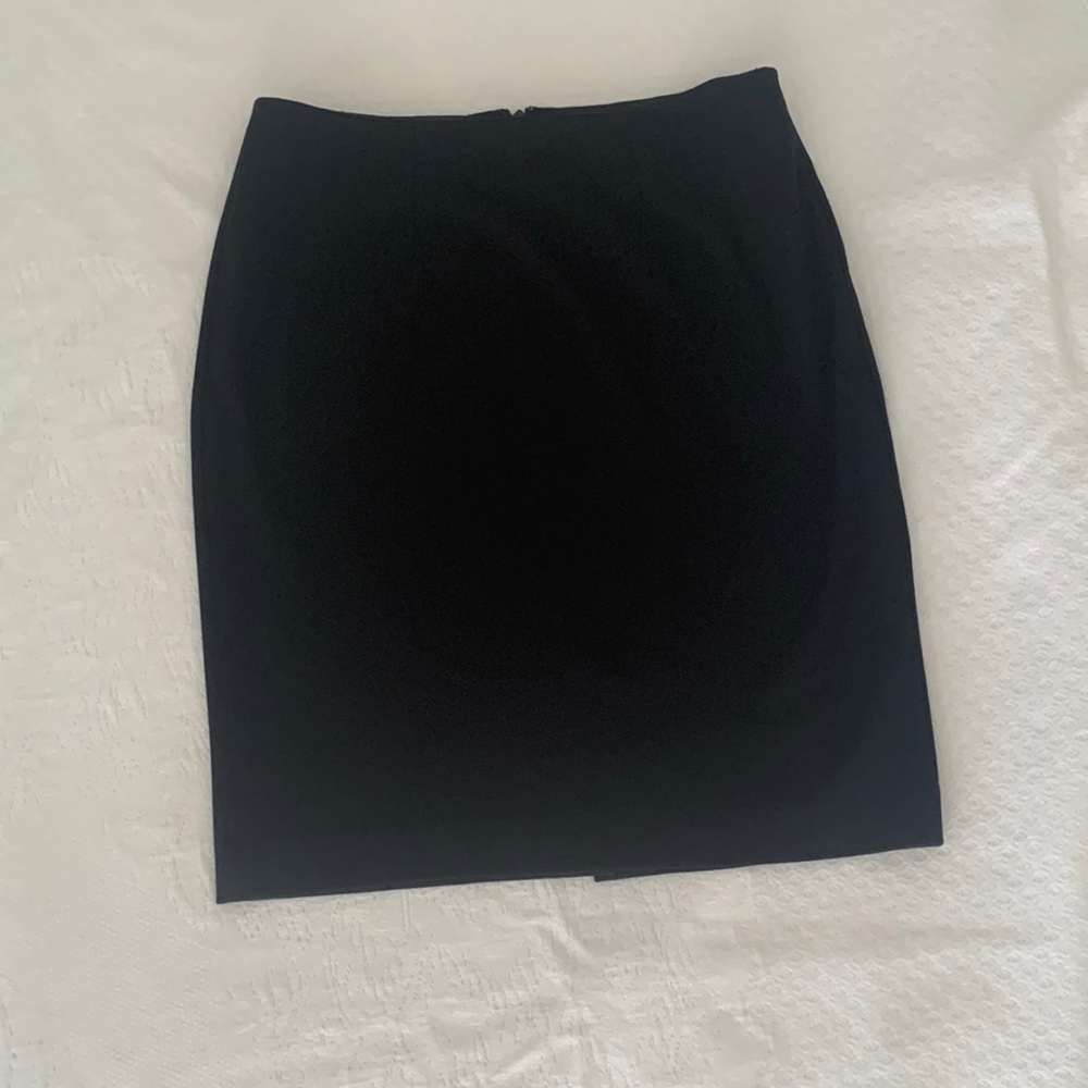 Women’s knit skirt in black size 6